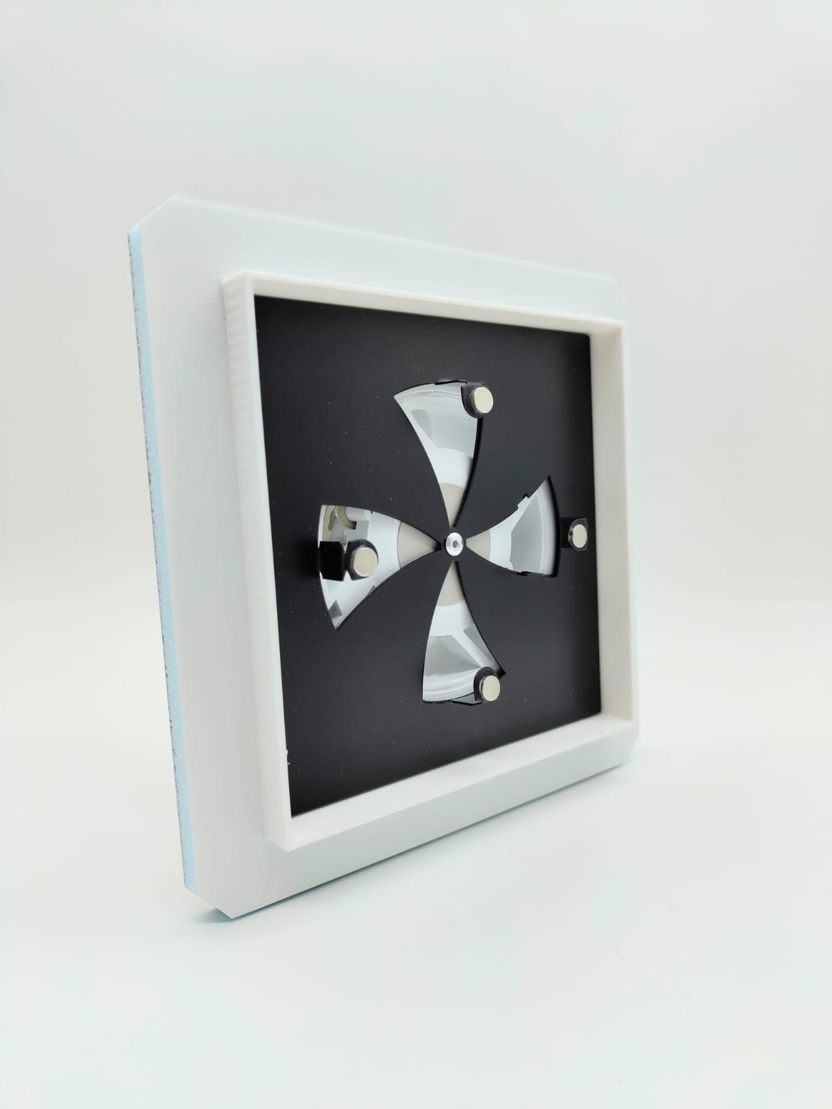 Теневой магнитный диффузор с вентилятором для потолков из гипсокартона квадрат 150x150/100 мм