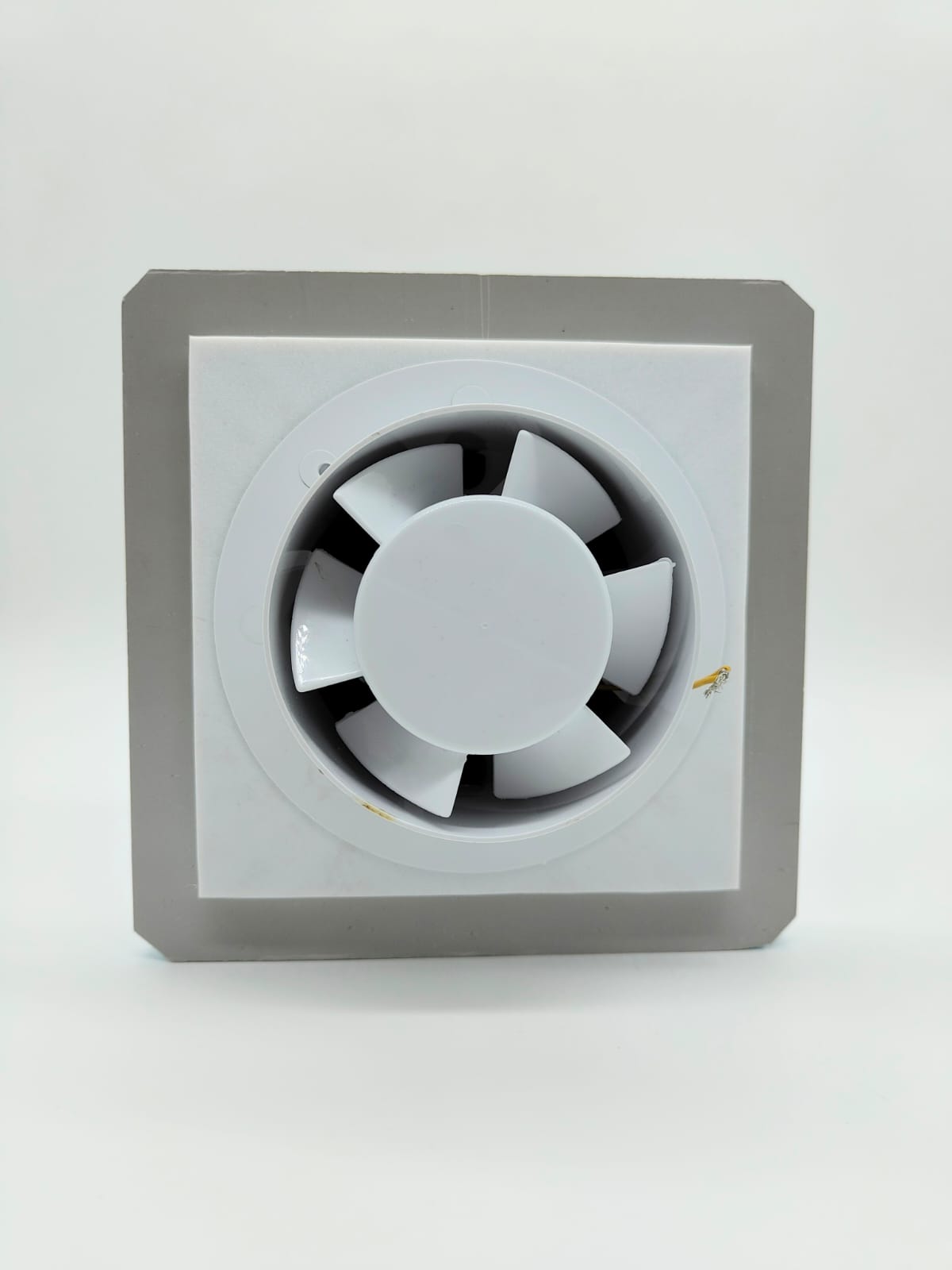 Теневой магнитный диффузор с вентилятором для потолков из гипсокартона квадрат 150x150/100 мм