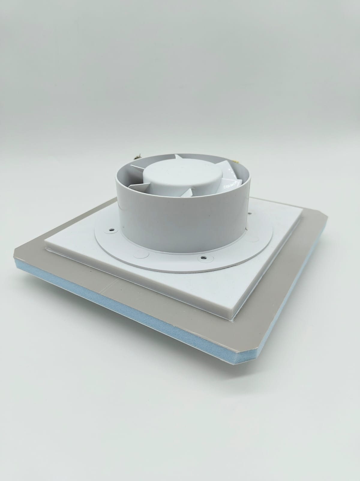 Теневой магнитный диффузор с вентилятором для потолков из гипсокартона квадрат 150x150/100 мм